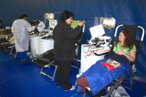 Sophomore Lauren Pelletier discusses the donating process with a “One Blood” nurse. Photo by Brooke Ellis