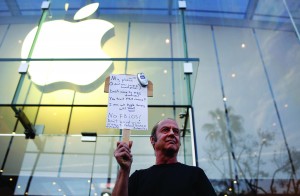 Apple privacy case spurs protest